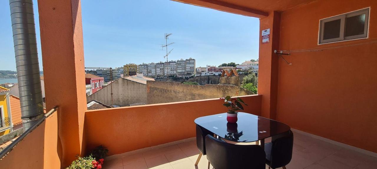 Relax In Lisbon For 4 People With Terrace And Parking Lägenhet Exteriör bild