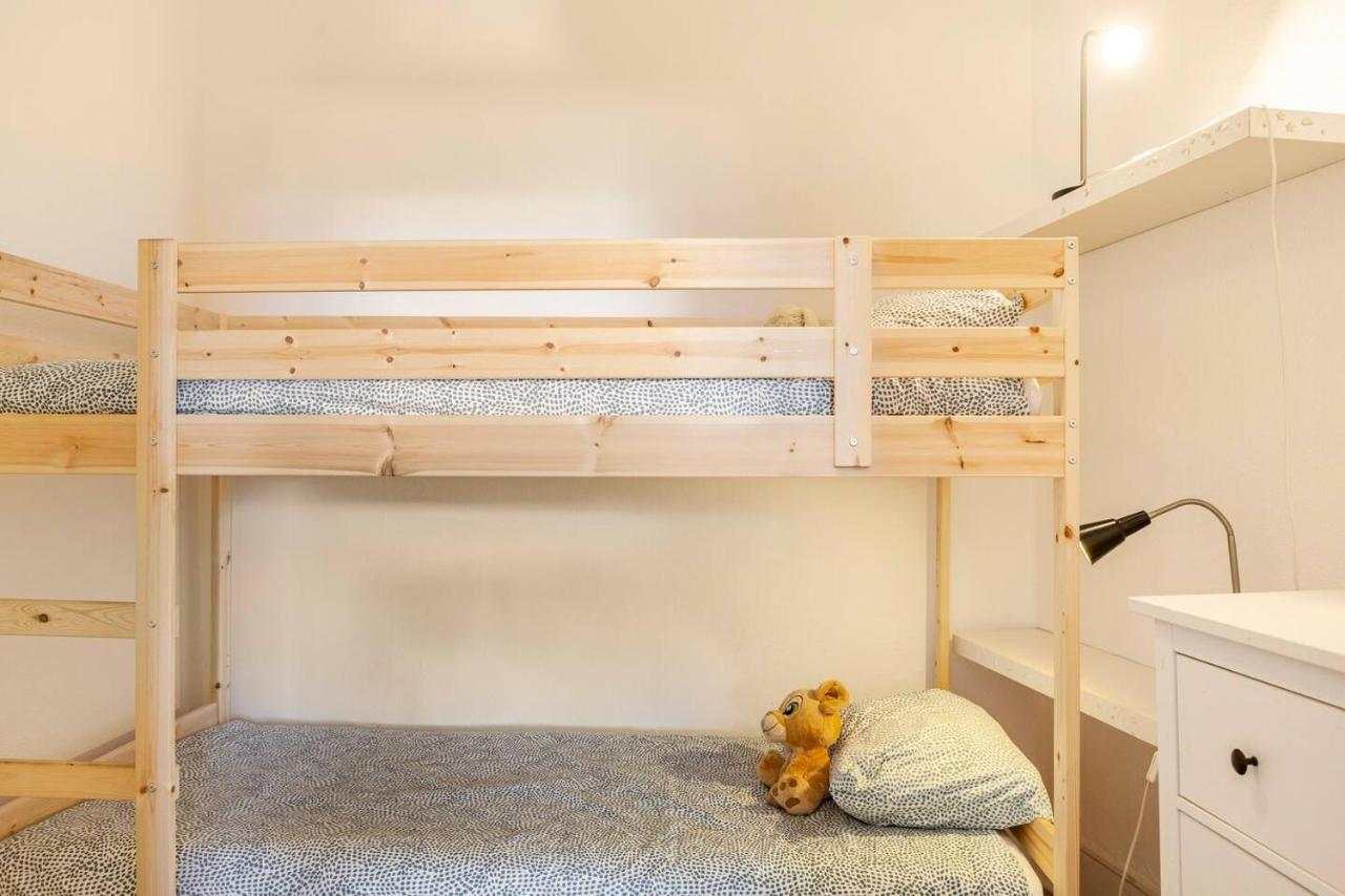 Relax In Lisbon For 4 People With Terrace And Parking Lägenhet Exteriör bild