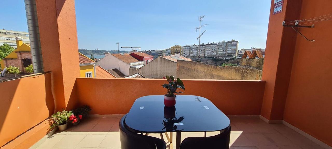 Relax In Lisbon For 4 People With Terrace And Parking Lägenhet Exteriör bild