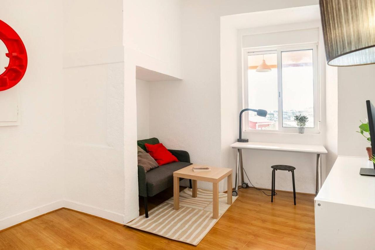 Relax In Lisbon For 4 People With Terrace And Parking Lägenhet Exteriör bild