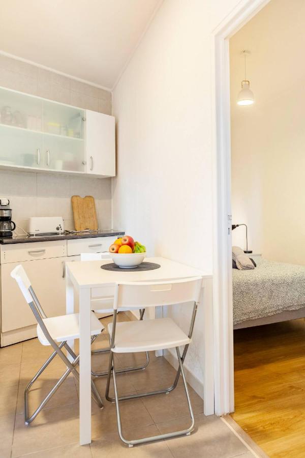 Relax In Lisbon For 4 People With Terrace And Parking Lägenhet Exteriör bild