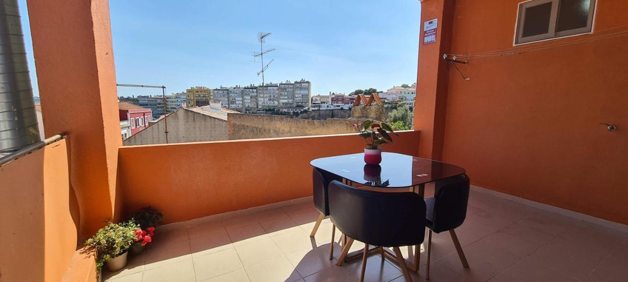 Relax In Lisbon For 4 People With Terrace And Parking Lägenhet Exteriör bild