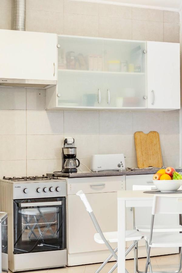 Relax In Lisbon For 4 People With Terrace And Parking Lägenhet Exteriör bild
