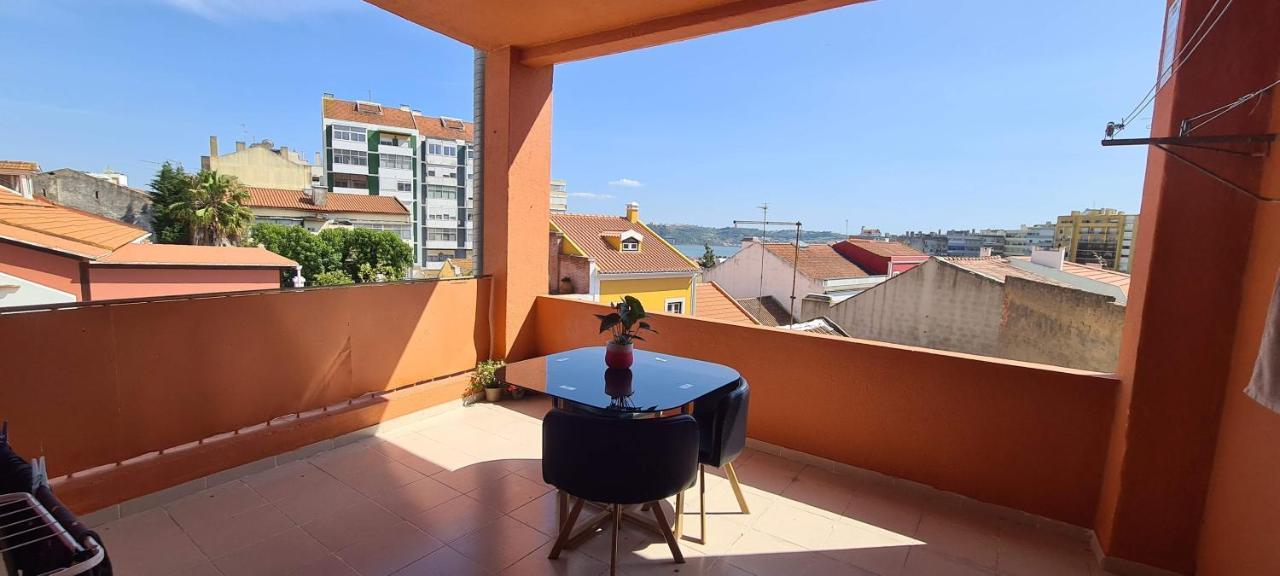 Relax In Lisbon For 4 People With Terrace And Parking Lägenhet Exteriör bild