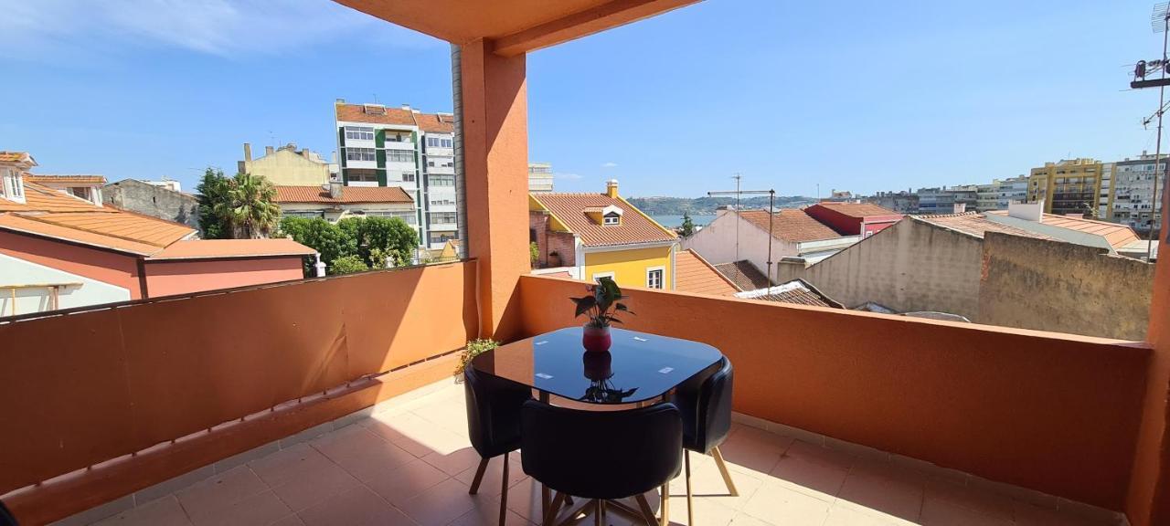 Relax In Lisbon For 4 People With Terrace And Parking Lägenhet Exteriör bild