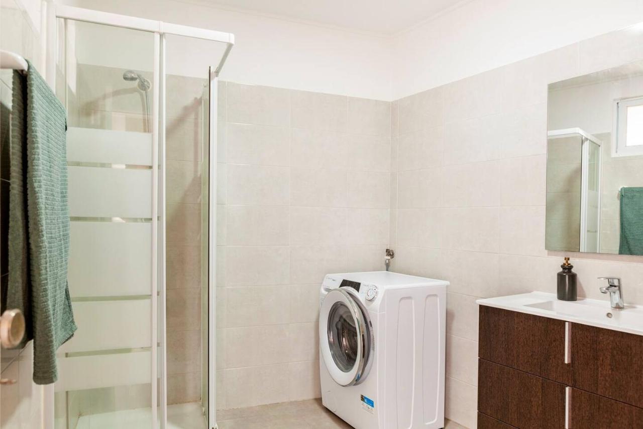 Relax In Lisbon For 4 People With Terrace And Parking Lägenhet Exteriör bild