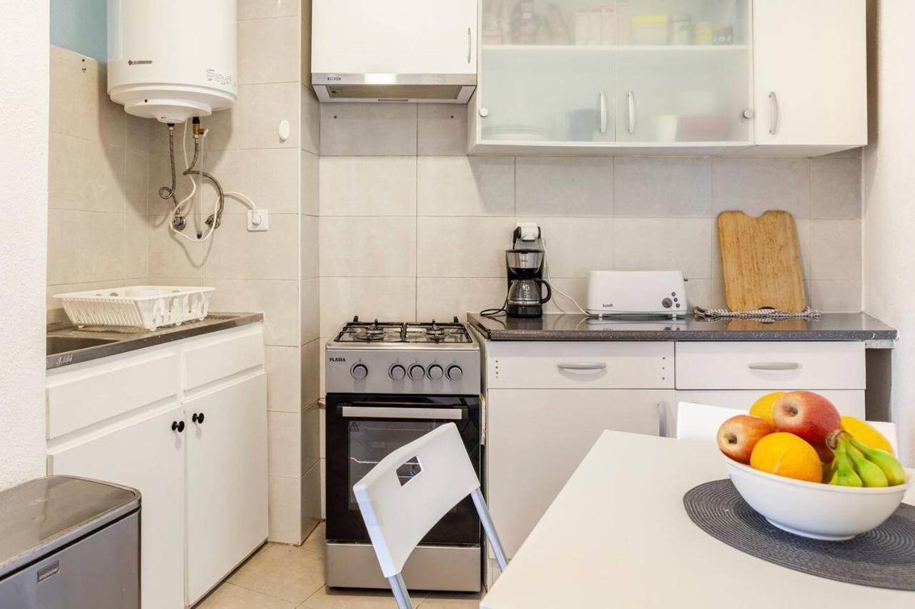 Relax In Lisbon For 4 People With Terrace And Parking Lägenhet Exteriör bild