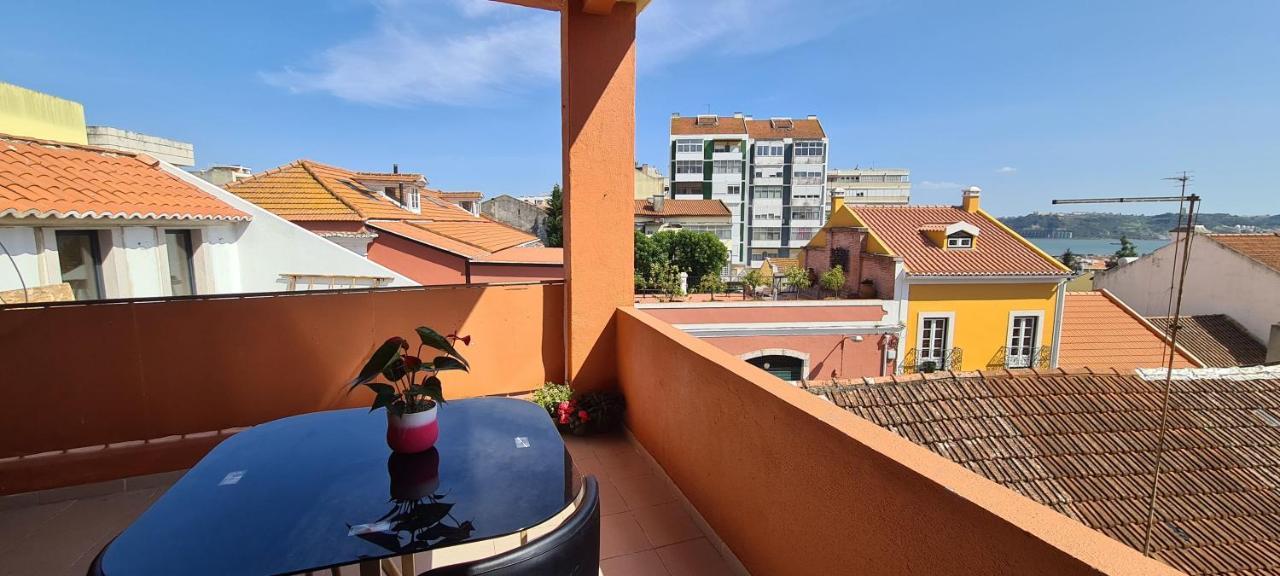 Relax In Lisbon For 4 People With Terrace And Parking Lägenhet Exteriör bild
